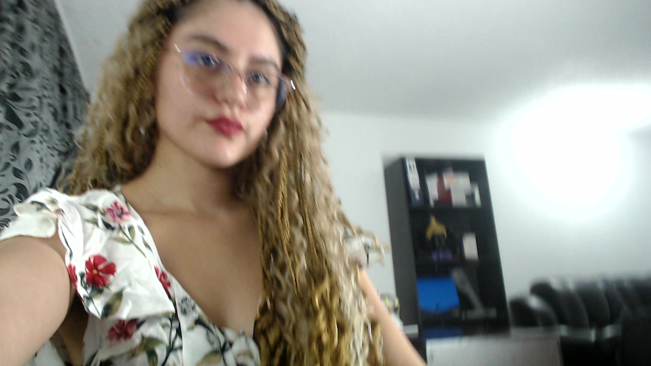 Model - MiaGlamour deepthroat