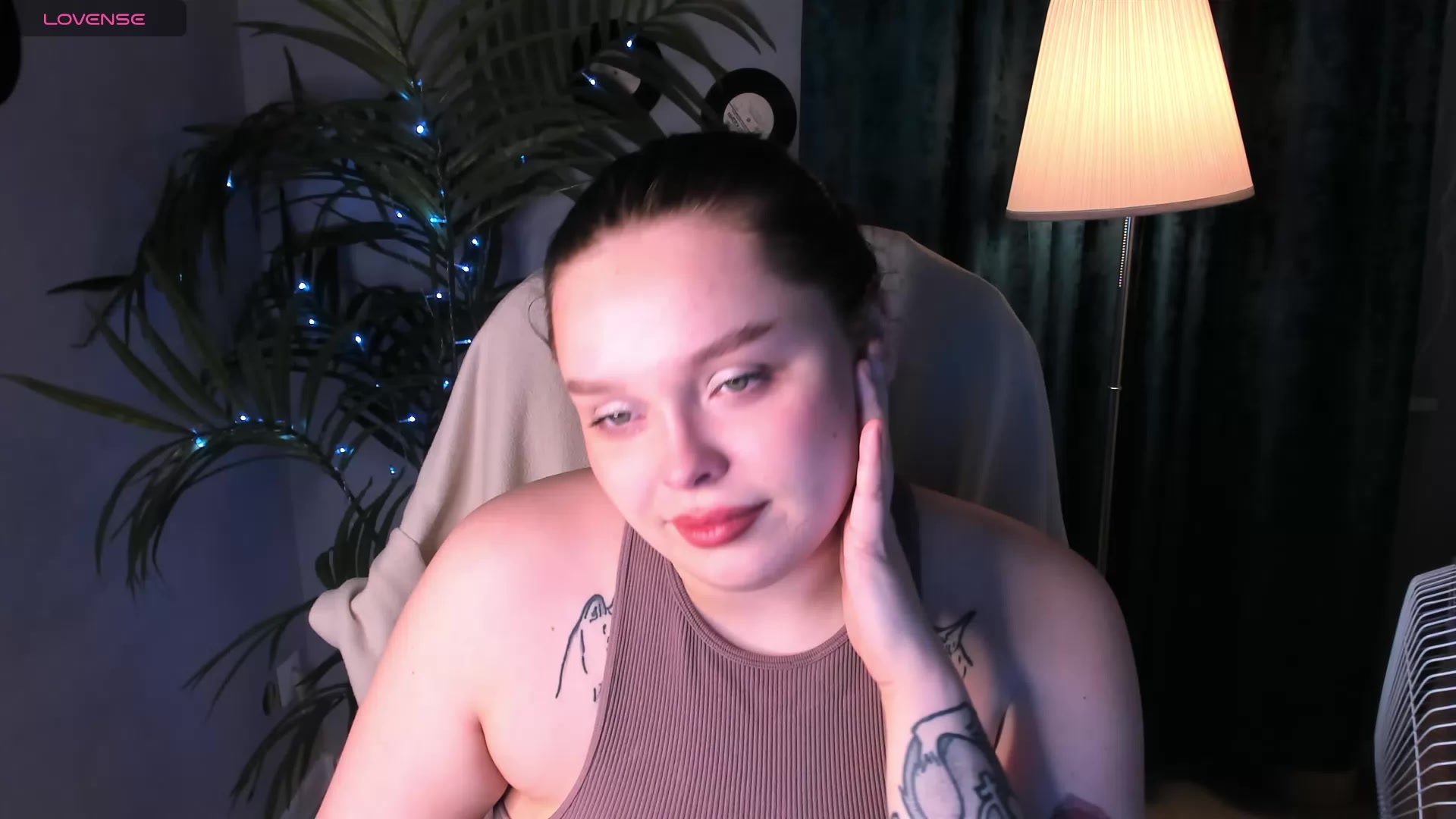 Model - BloomPeters bigtits