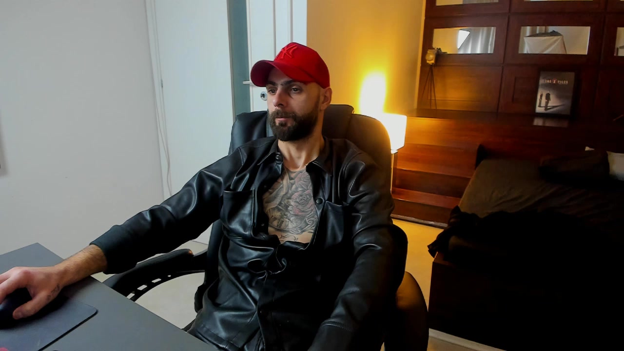 Model - CarlosLeonX Hot