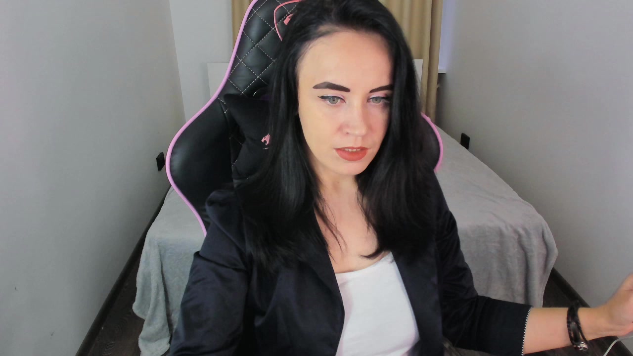 Model - Jennifer striptease