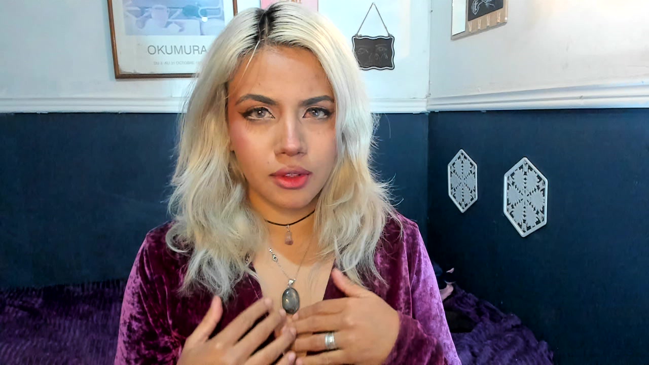 Model - Alicia Parker deepthroat