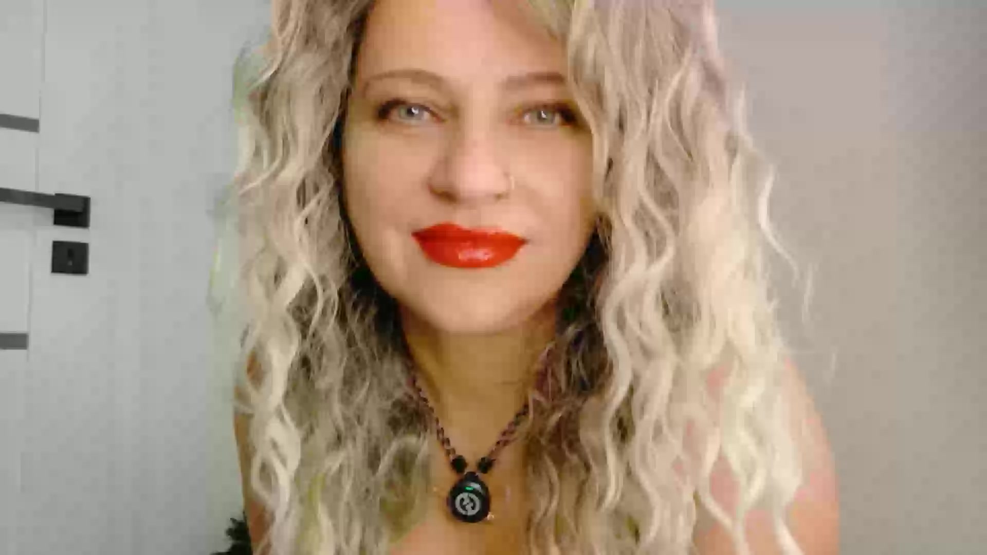 Model - Amina striptease