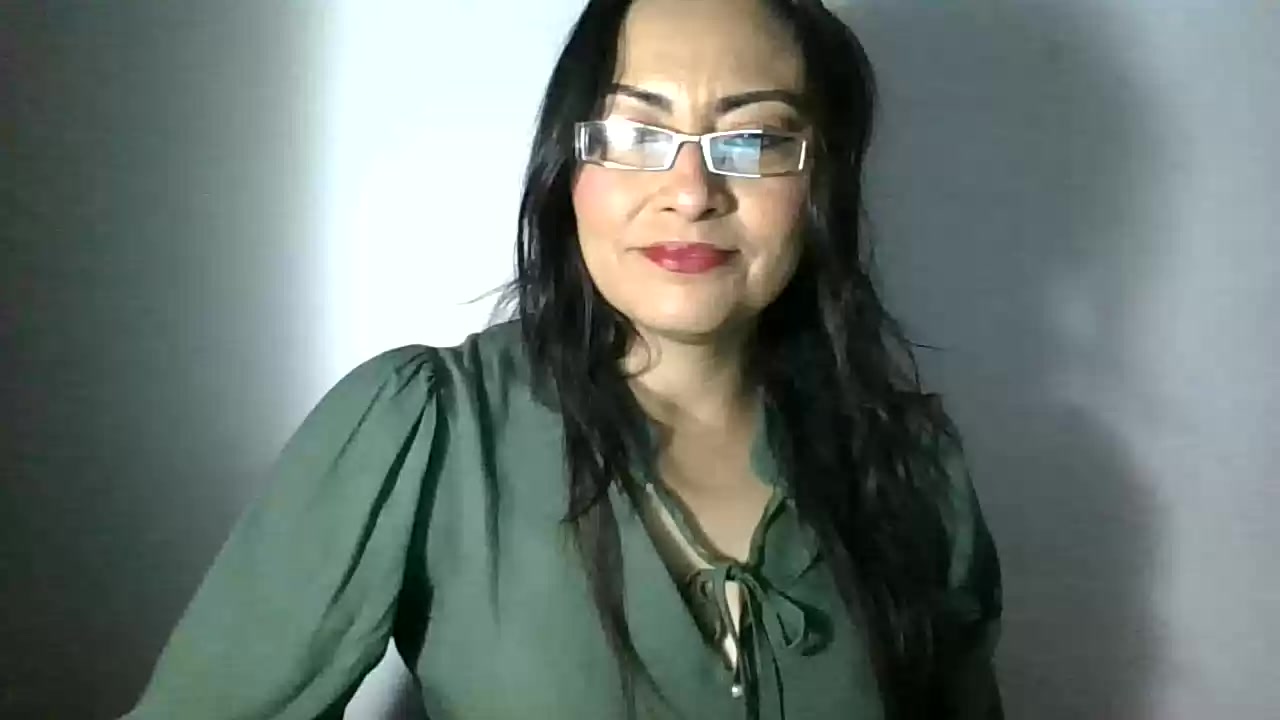 Model - YaeliSweet friendly