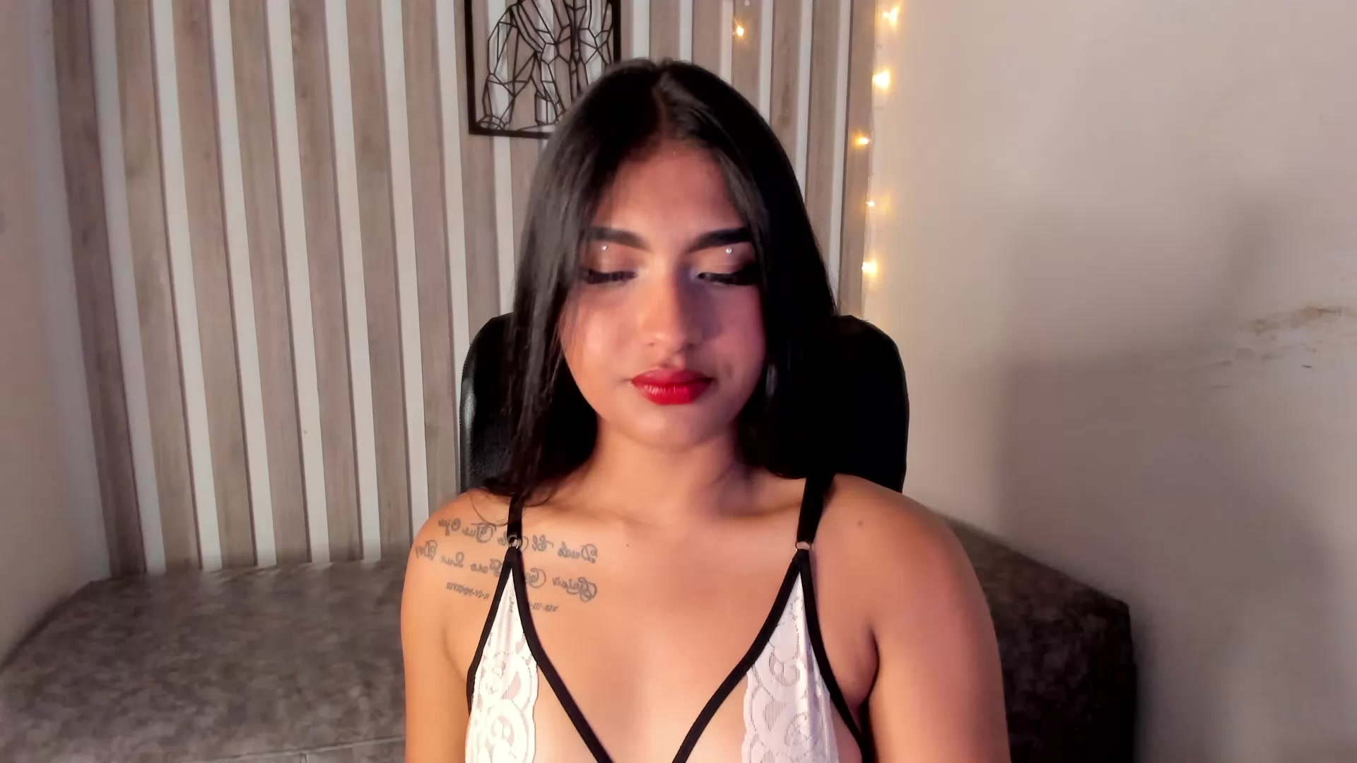 Model - SabrinaHimss striptease