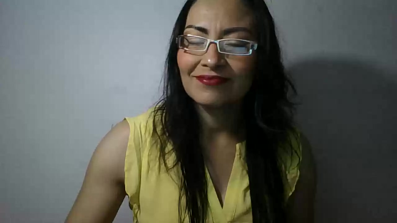 Model - YaeliSweet friendly