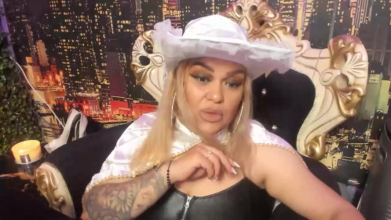 Model - TabithaChristal femdom