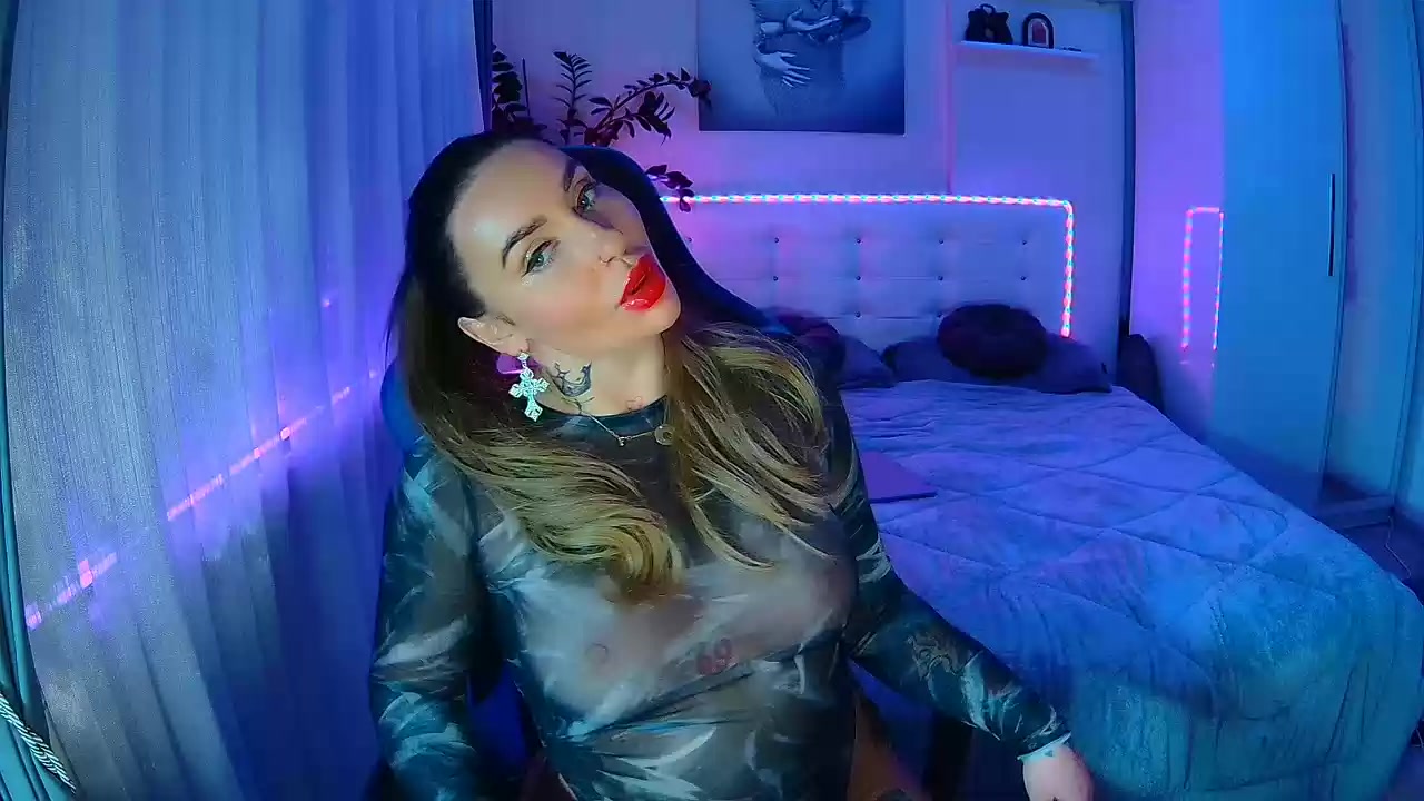 Model - QOS FINDOM shavedpussy