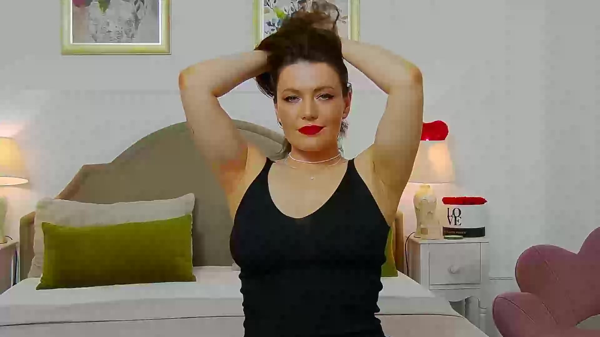 Model - SelenaRyan orgasm