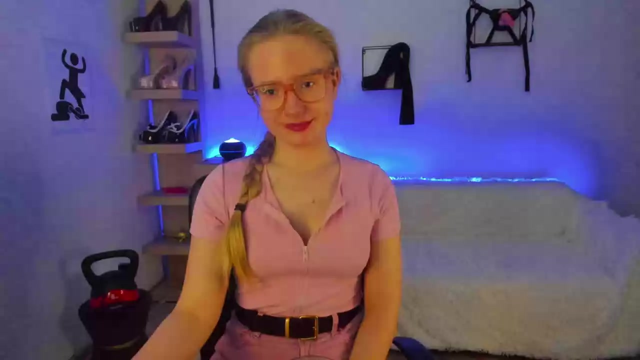 Model - Nancy roleplay