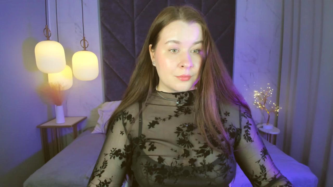 Model - ShedarPretty curvy