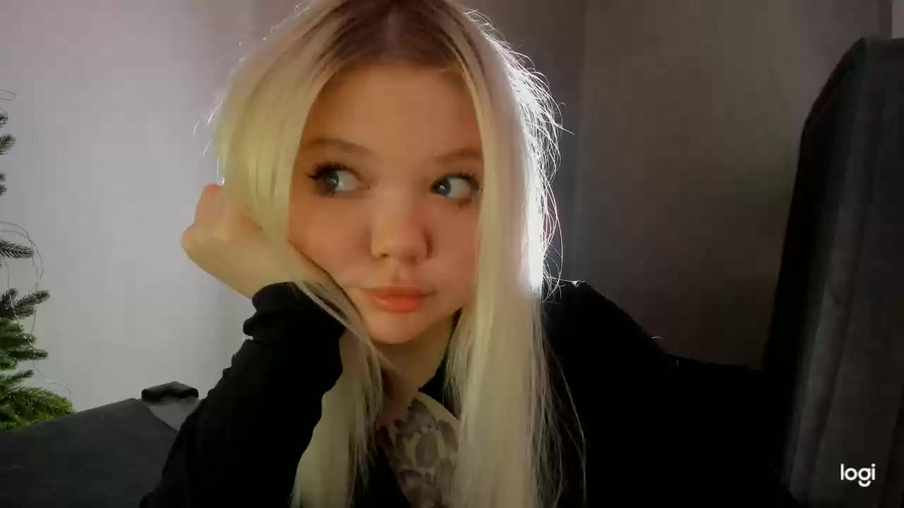 Model - AriStorme deepthroat