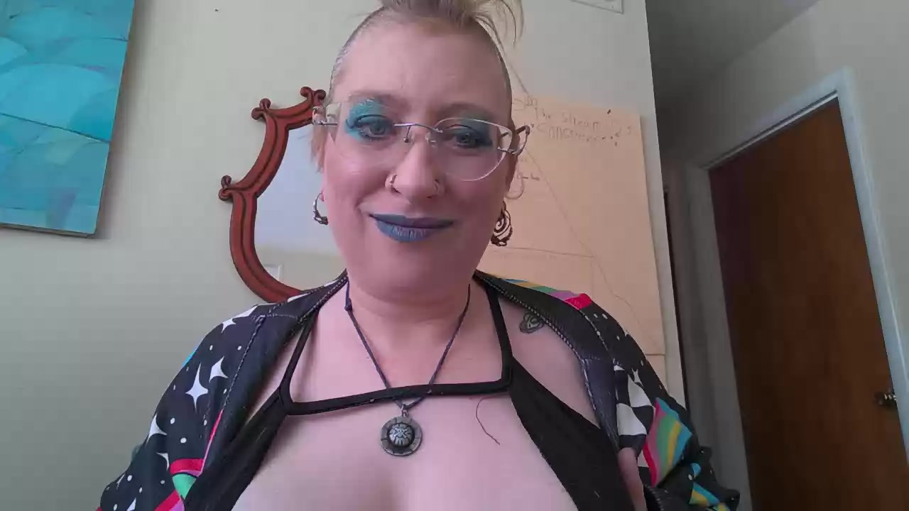 Model - Curvy Siren curvy