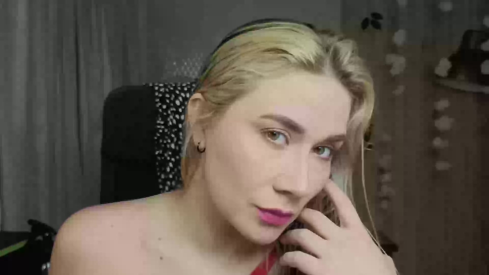 Model - LaiaPatrick blowjob