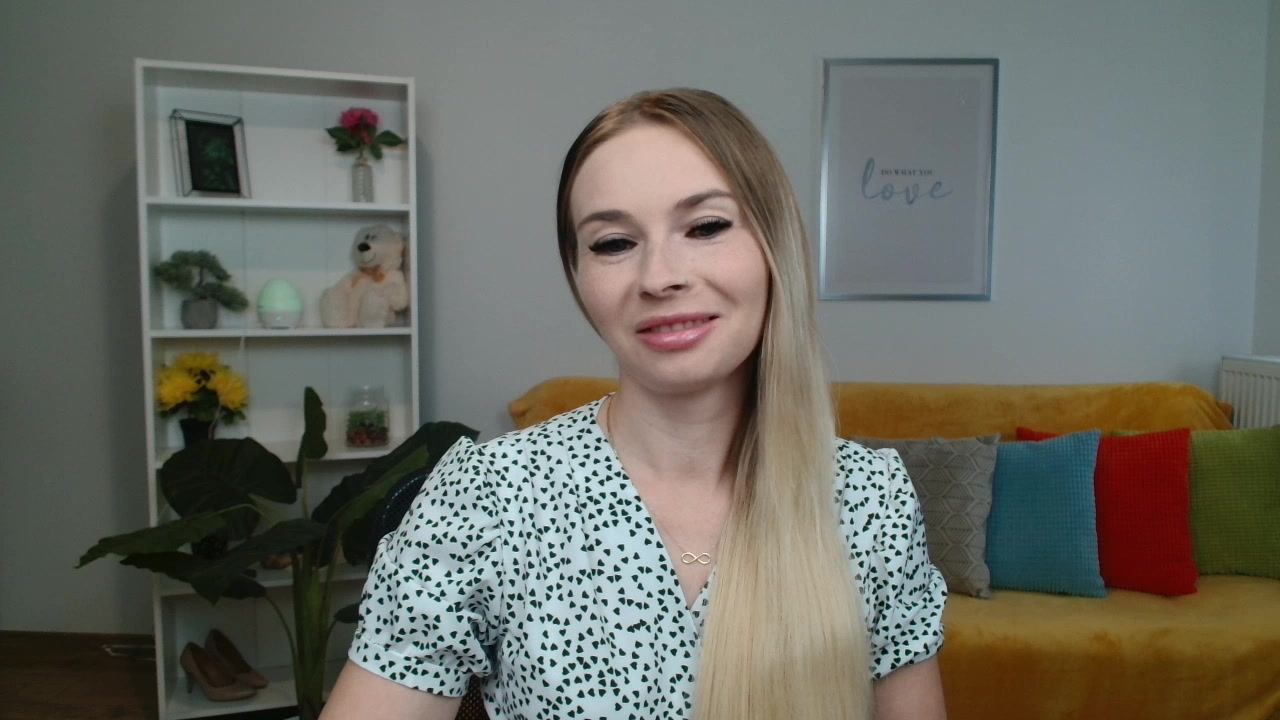 Model - Feralberry curvy