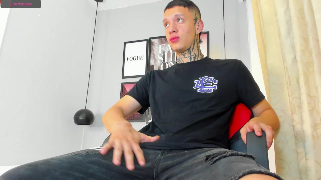 Model - Matthew Jones blowjob