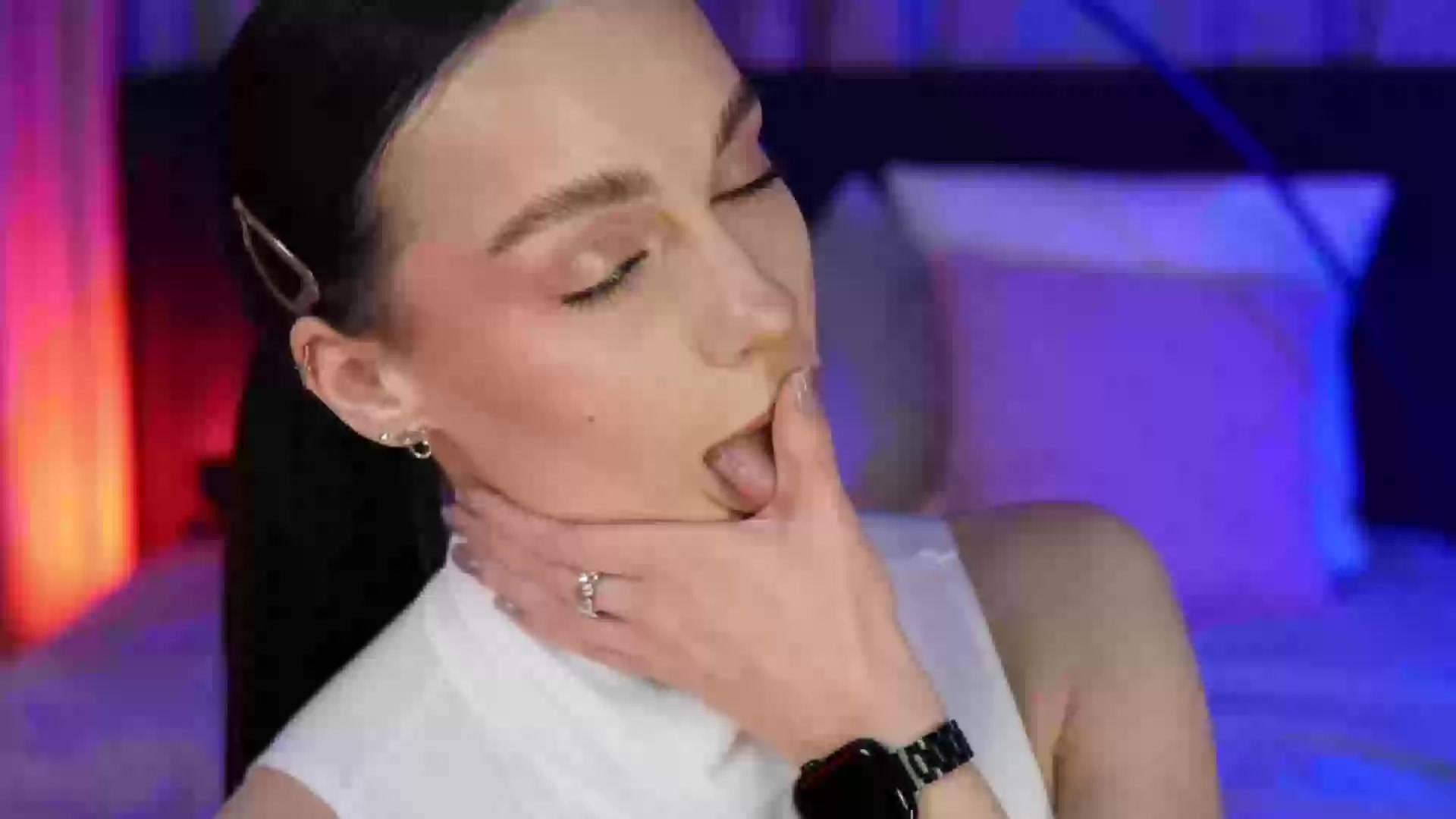 Model - Luna Night joi