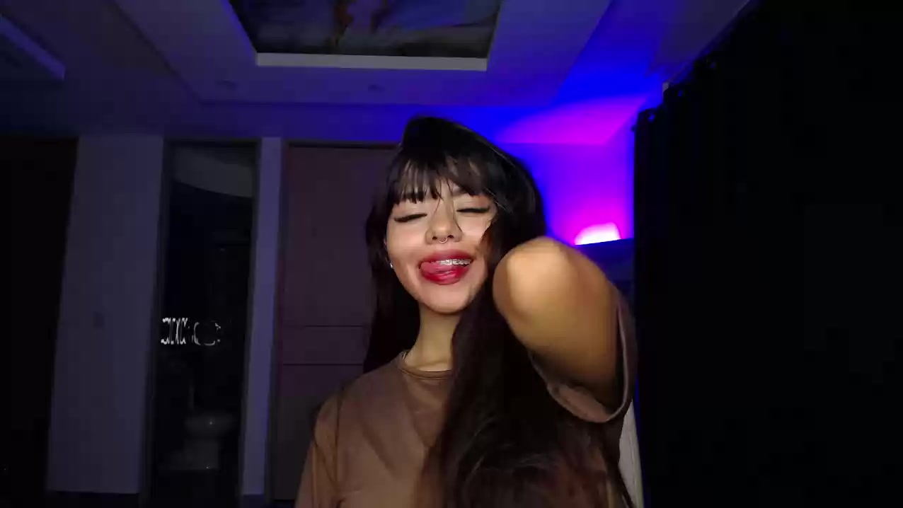 Model - Princess Miley boobs