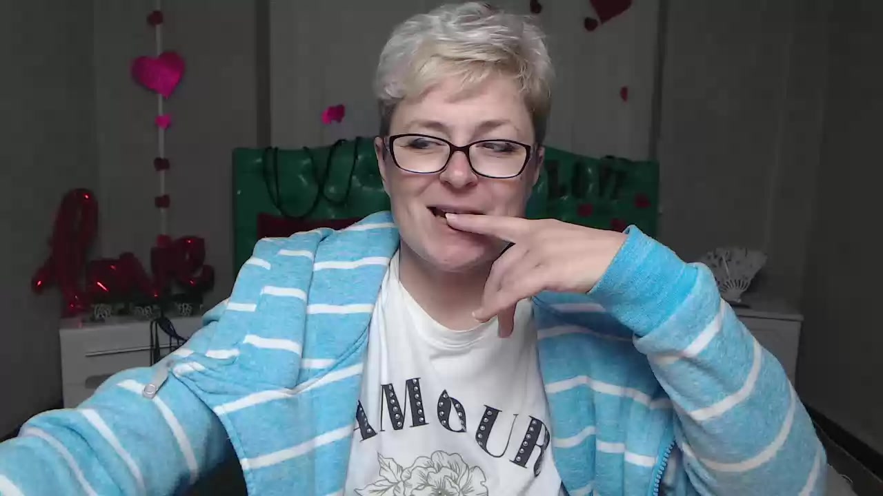 Model - EmiliaGree bigtits