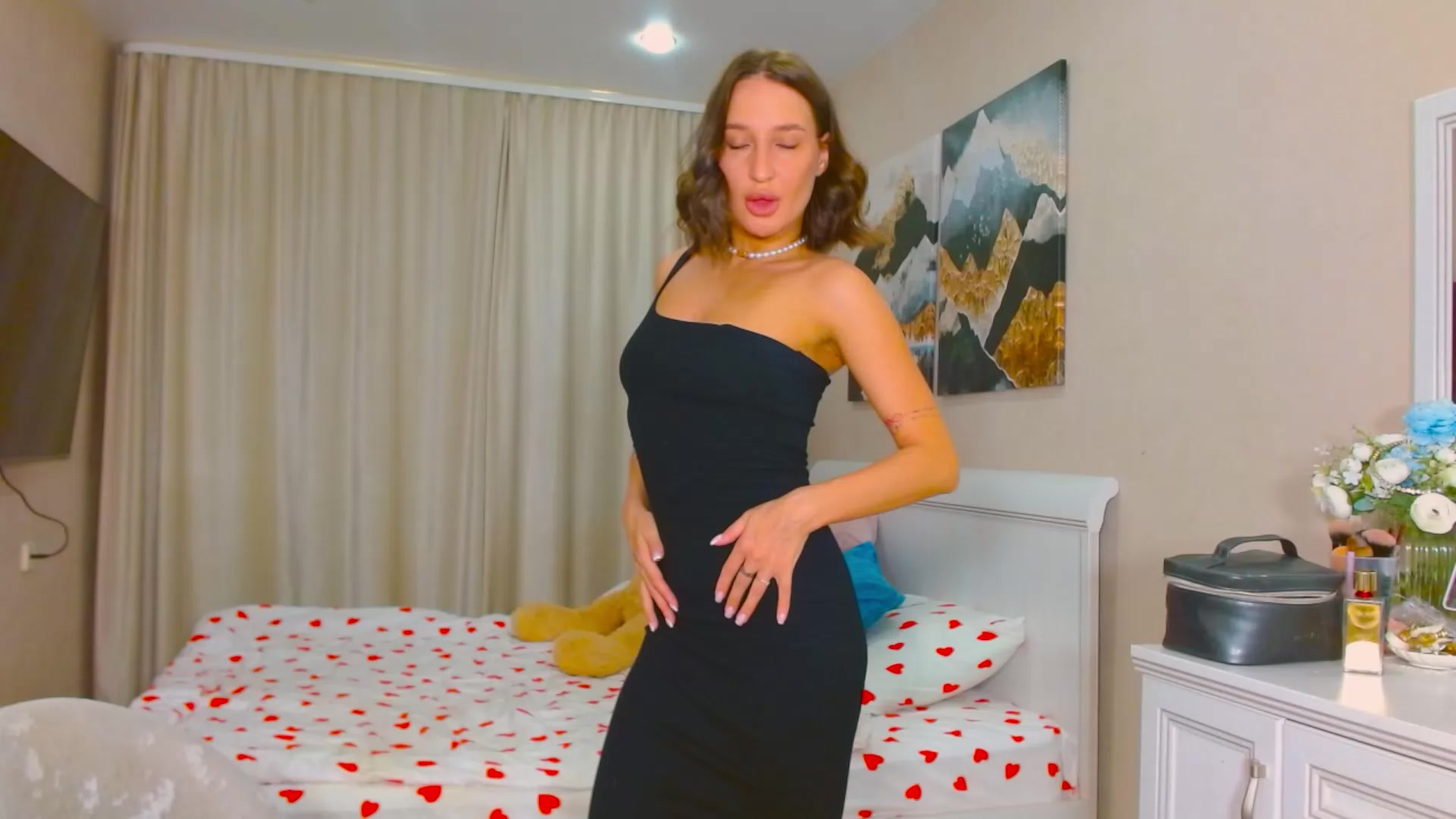 Model - EvaCanning blowjob