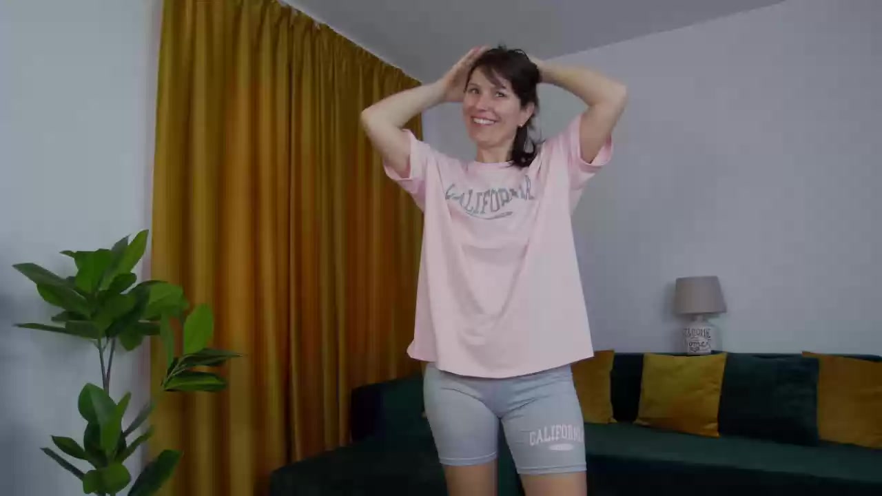 Model - Nicole Rivas Hot