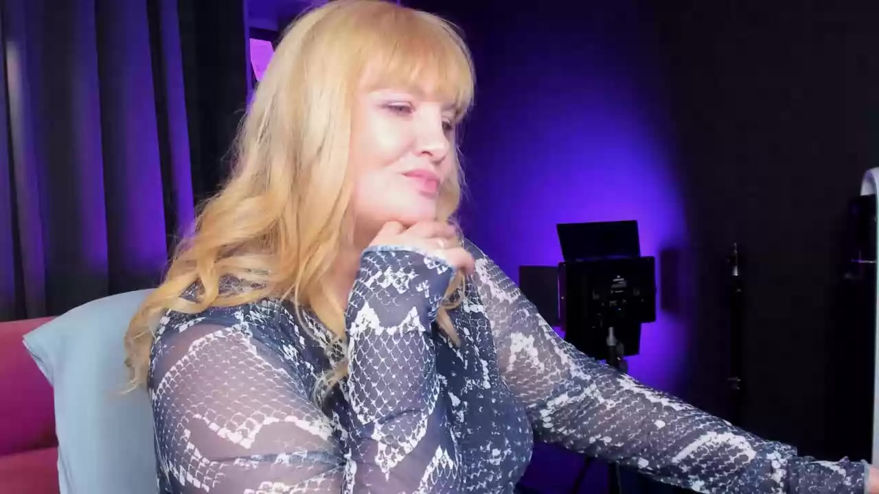 Model - Nicole pantyhose