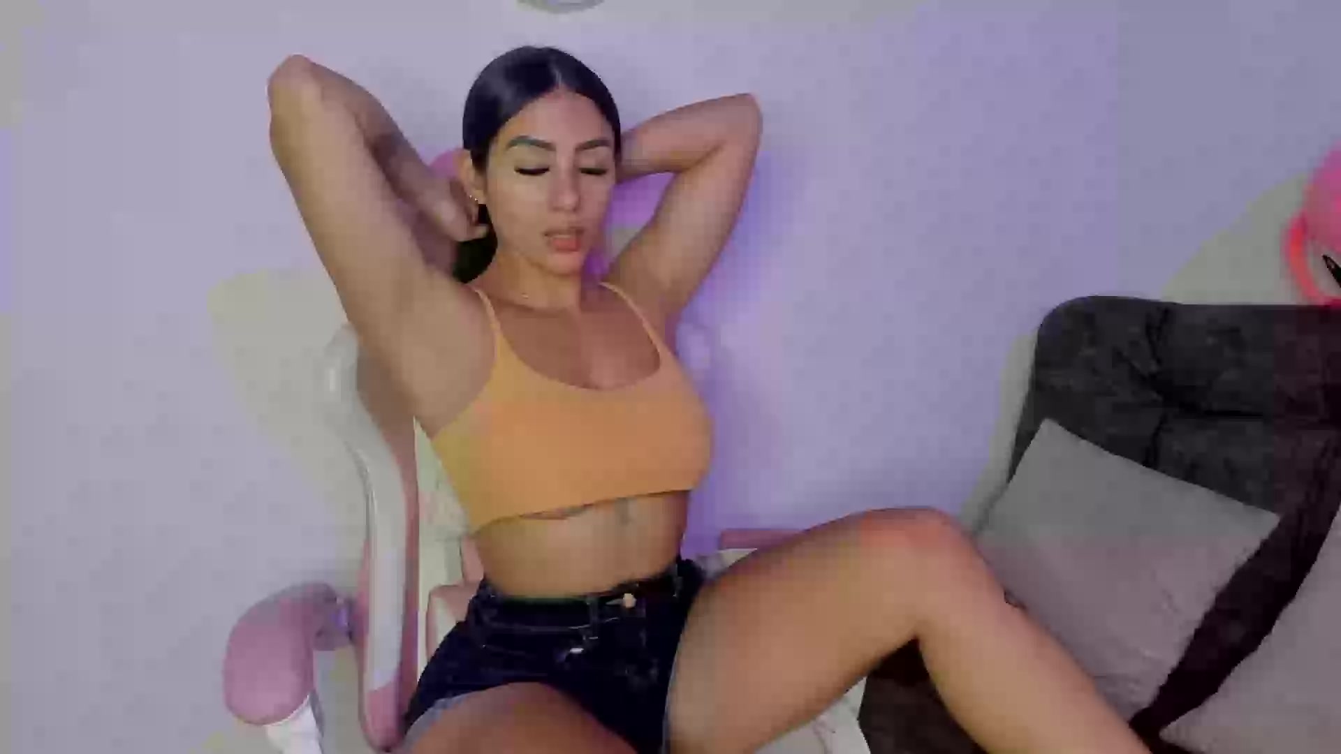 Model - violetabrownn latina