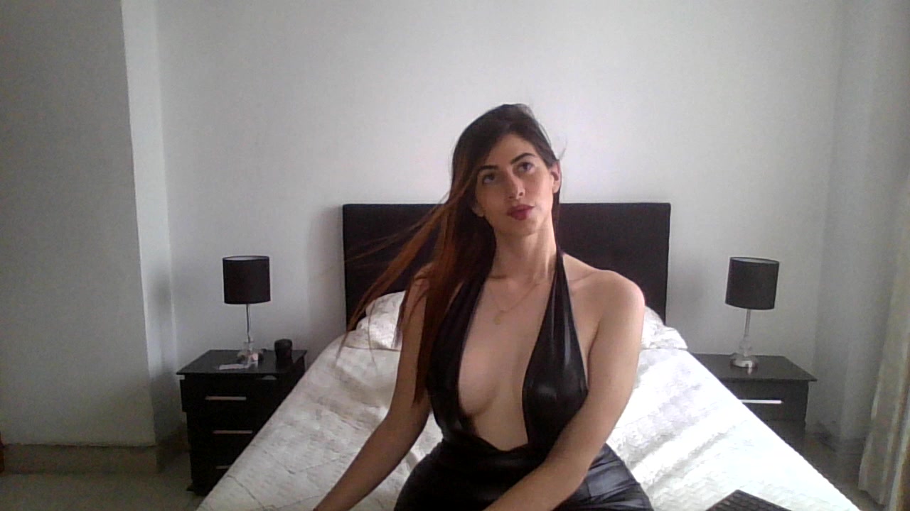 Model - LiannSwarovski blowjob