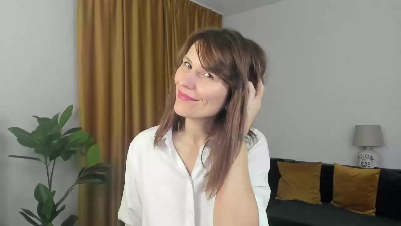 Model - Nicole Rivas Hot