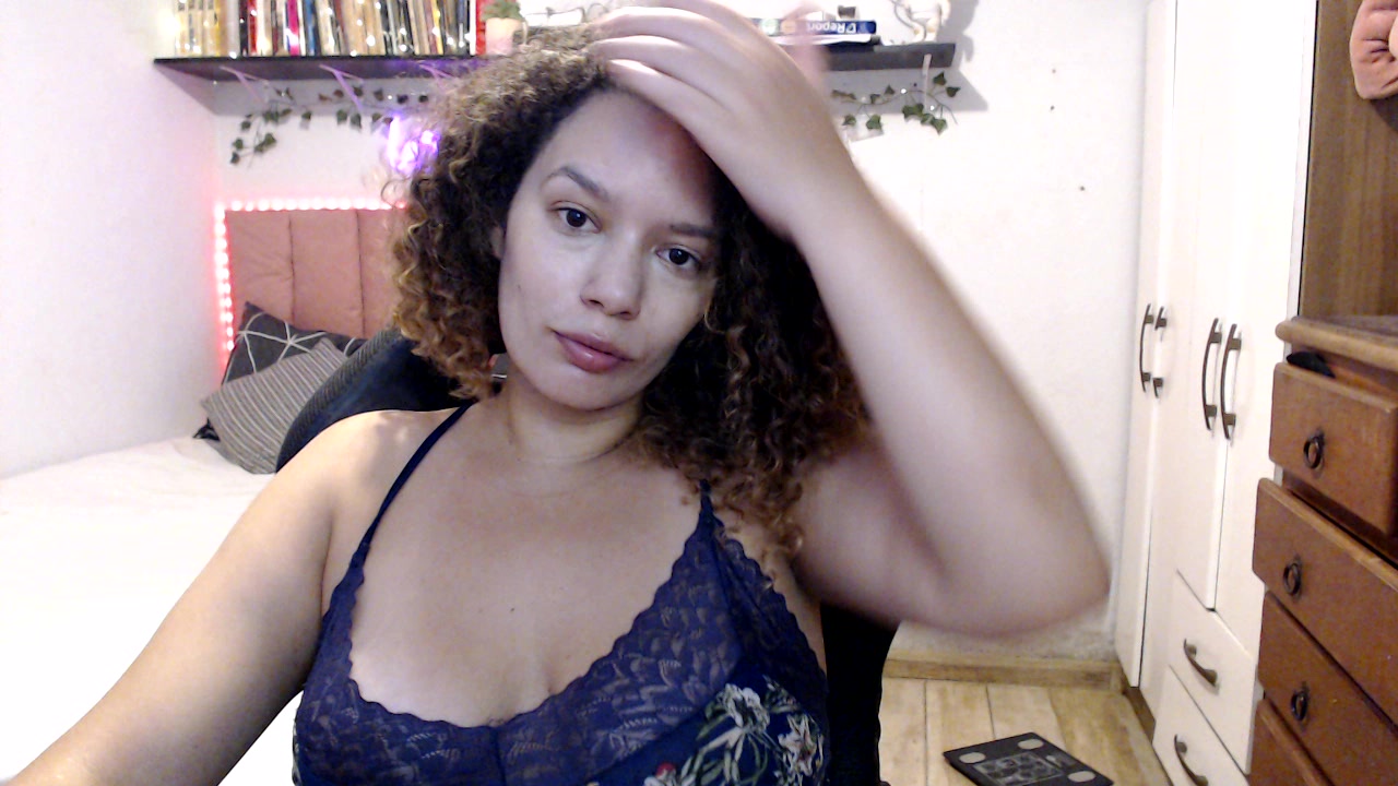 Model - Mistress Newton curvy