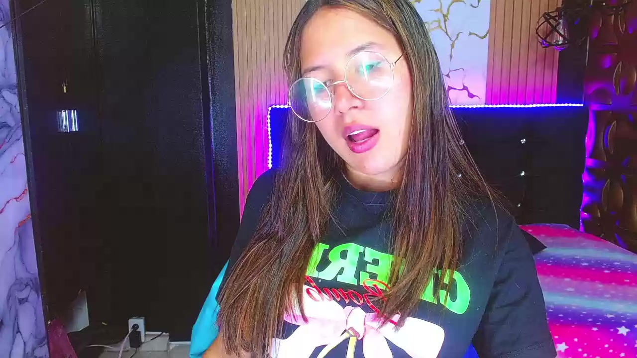 Model - Tini deepthroat