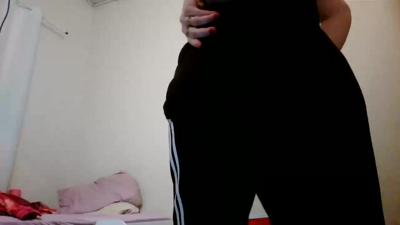 Model - Bella Sweet bigtits