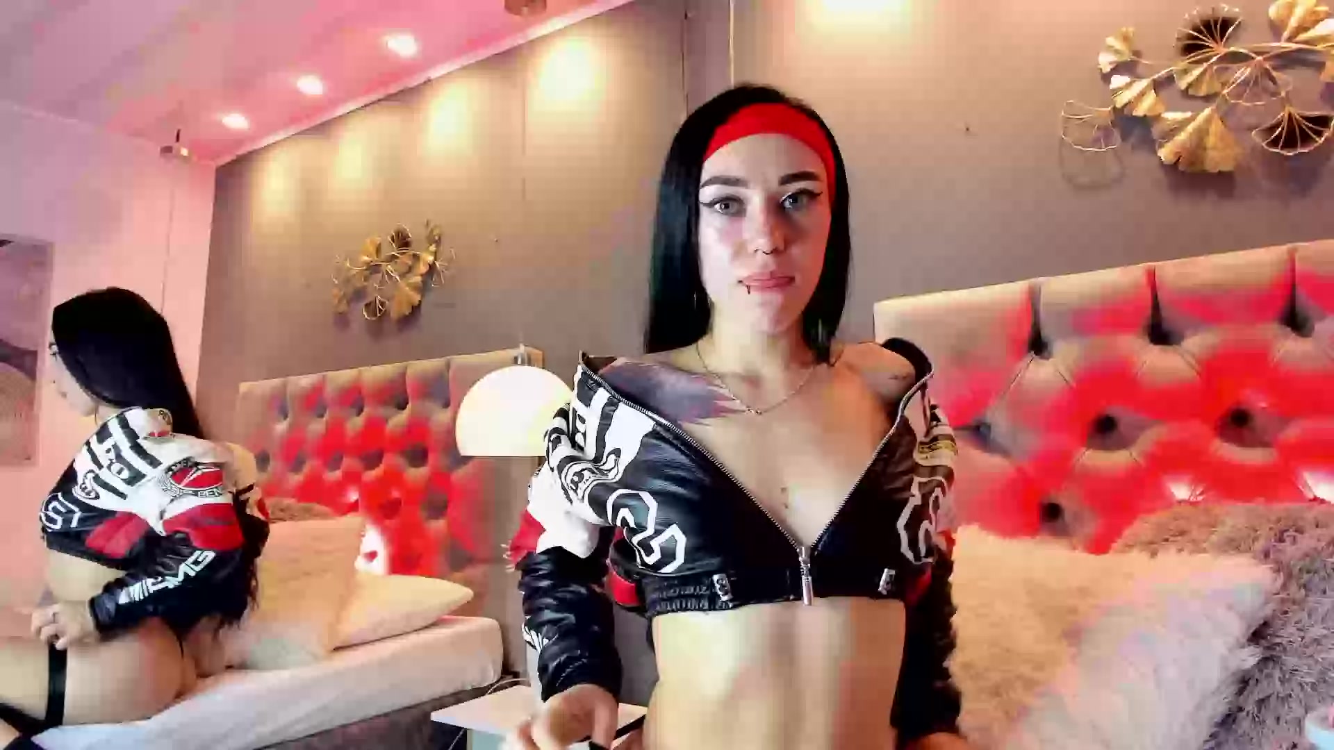 Model - Athziry G ass