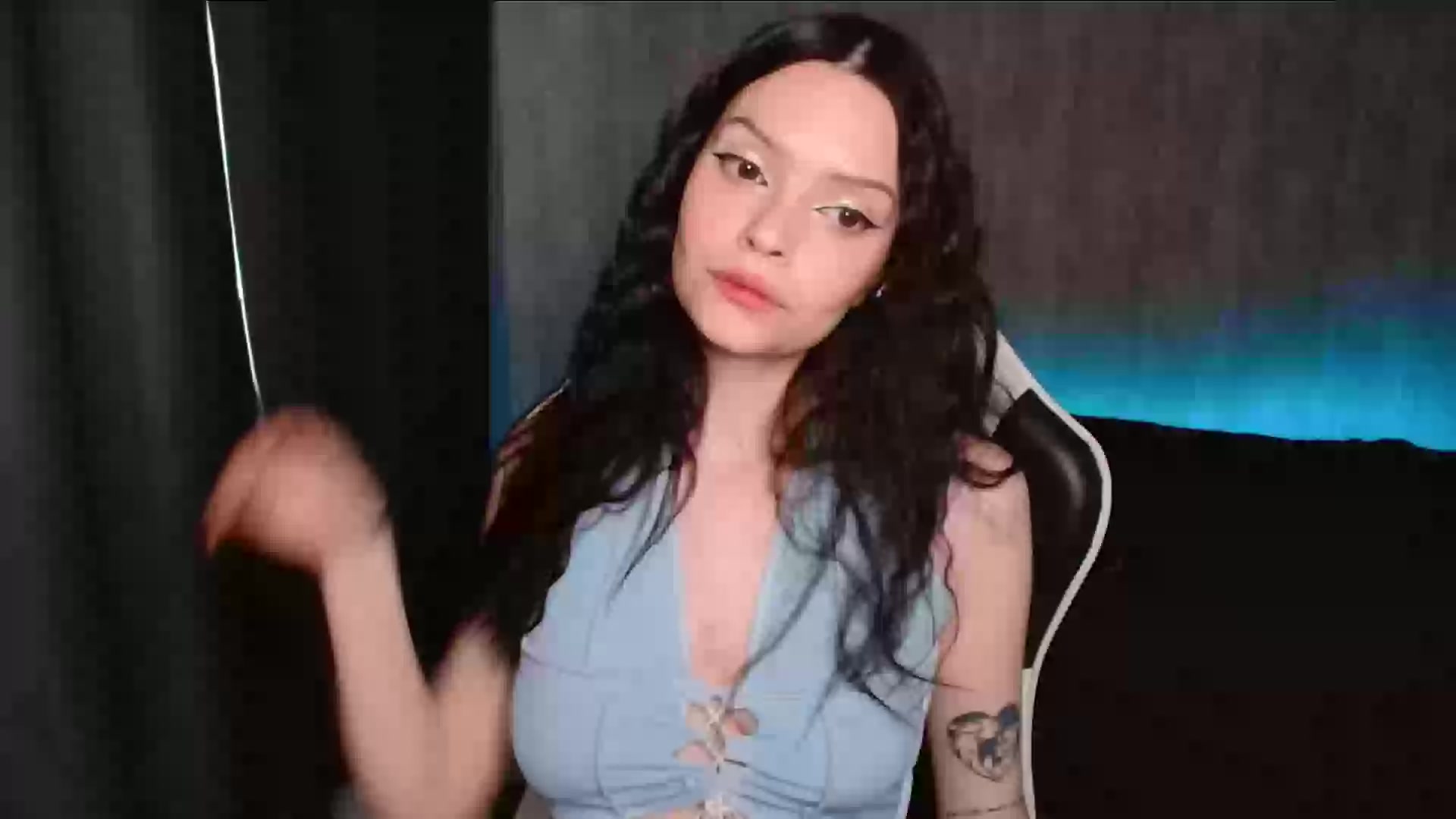 Model - Alexa Bloom bigboobs