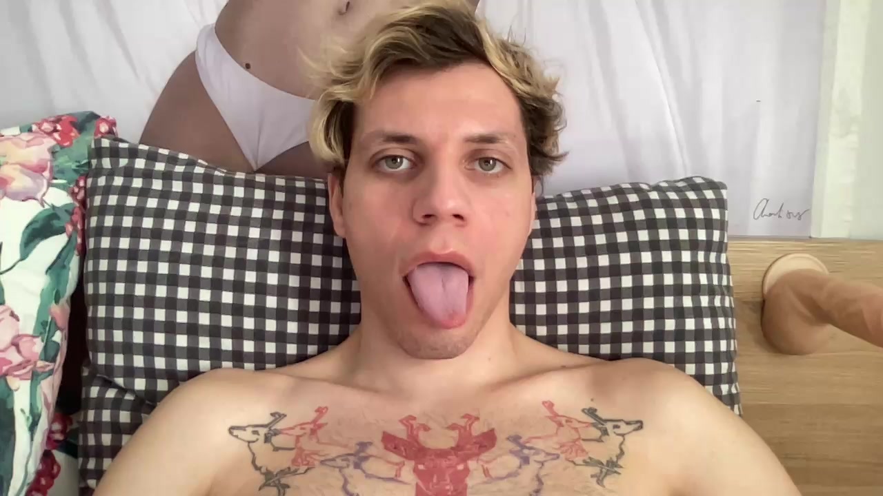 Model - Robert Sativa ass