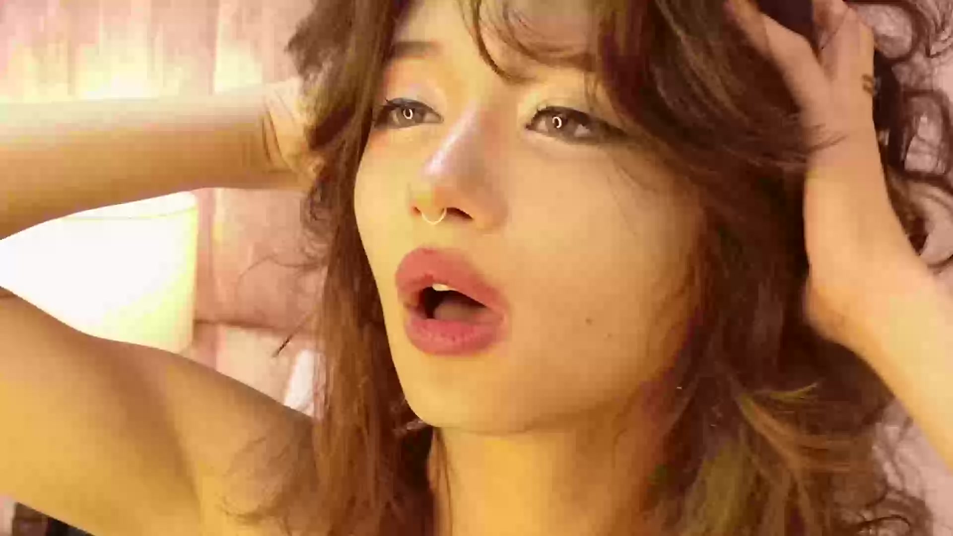 Model - VenusOlympus heels