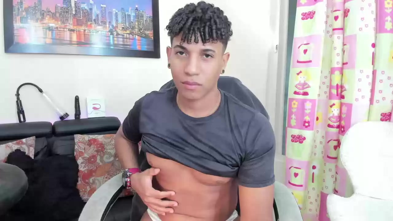 Model - Yoxi Manuel feet