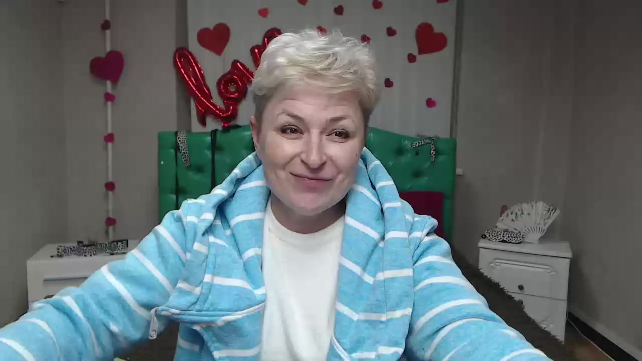 Model - EmiliaGree bigtits