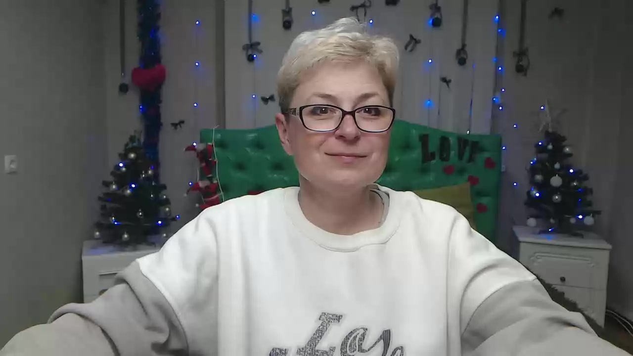 Model - EmiliaGree bigtits