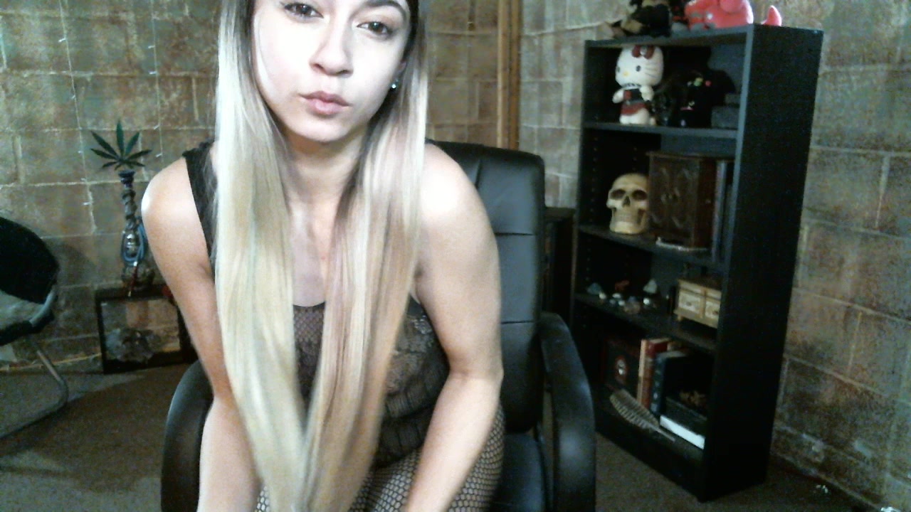 Model - Emilia Rose fetish