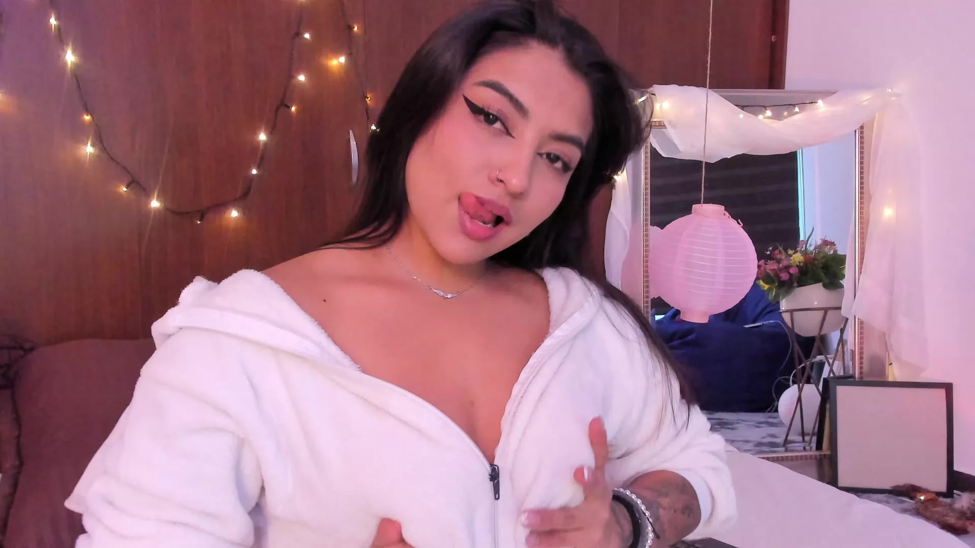 Maddy Cute ✔️ Live Cams | Skype, Teams, Discord & Telegram