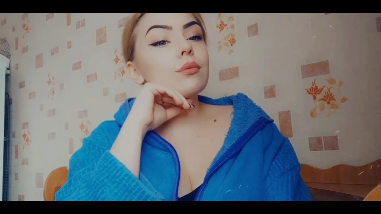 Model - Honey Bun striptease