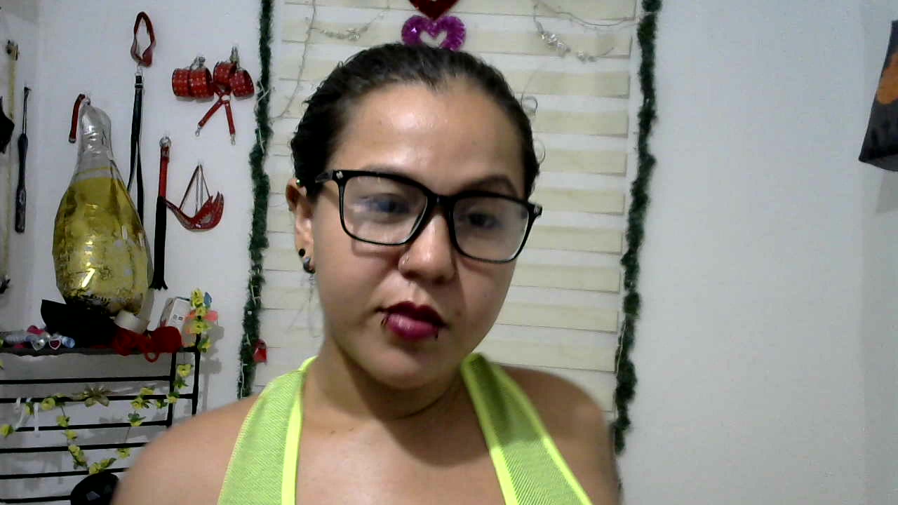 Model - Lisa Tepes brunette