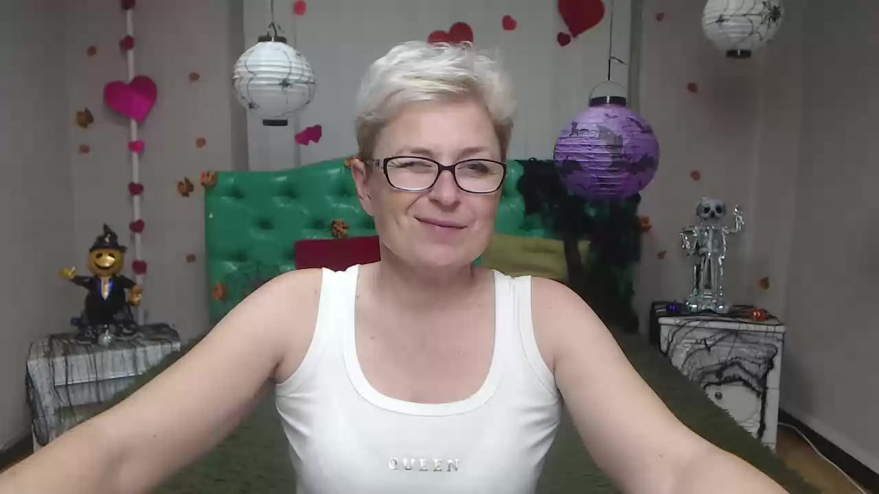 Model - EmiliaGree bigtits