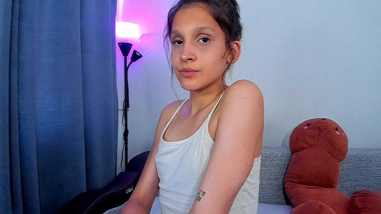 Model - Nessa Grid ass