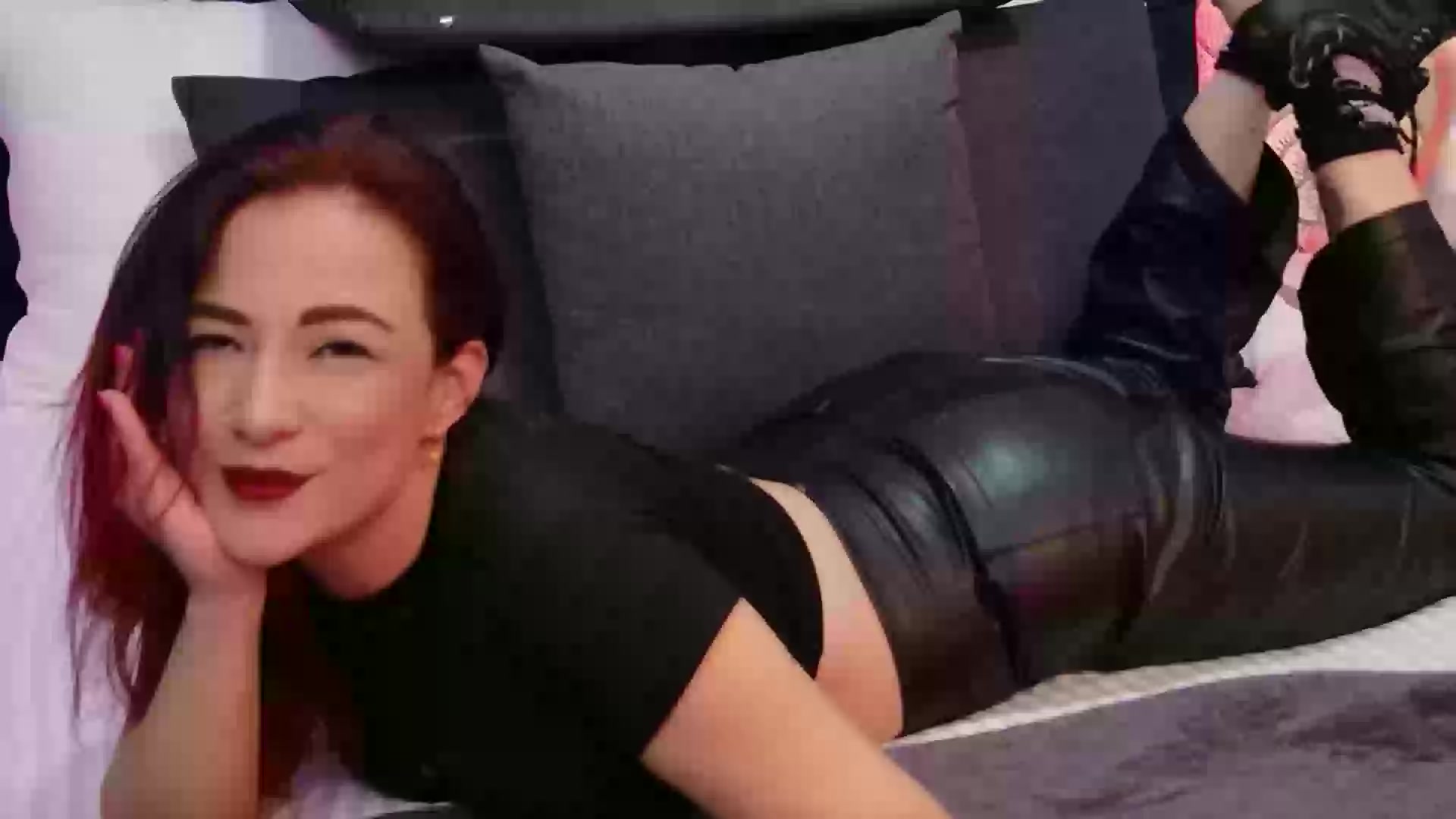 Model - TaniaBlaze deepthroat