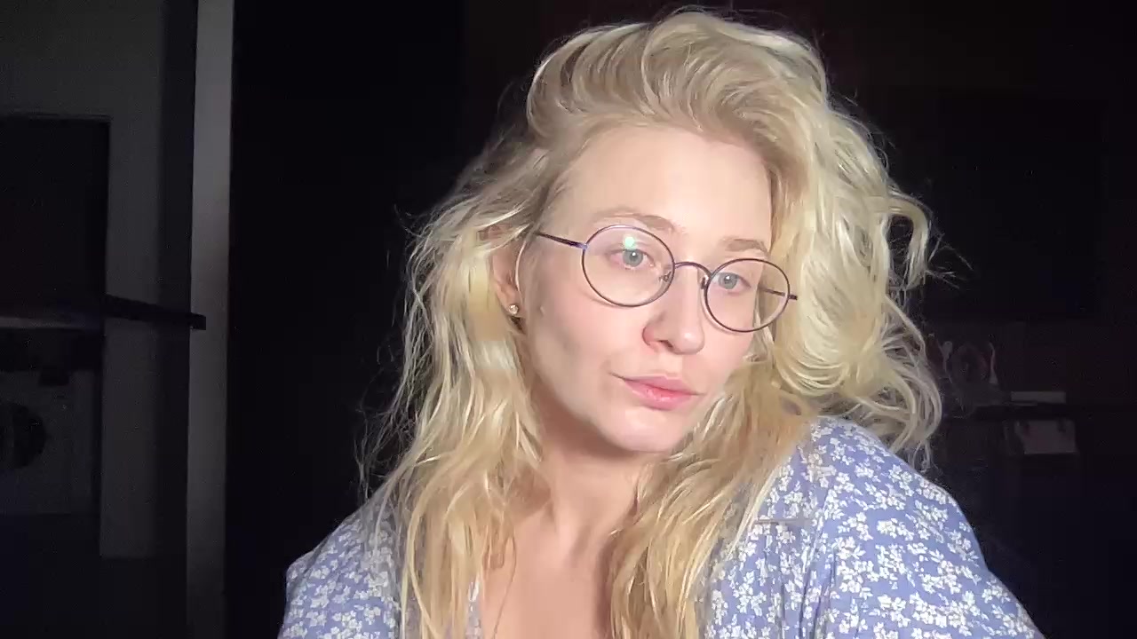 Model - Junie Moon dirtytalk