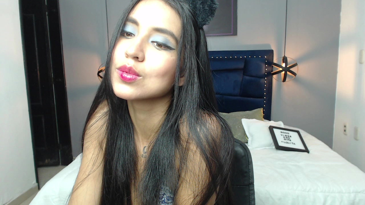 Model - Erina Slade anal