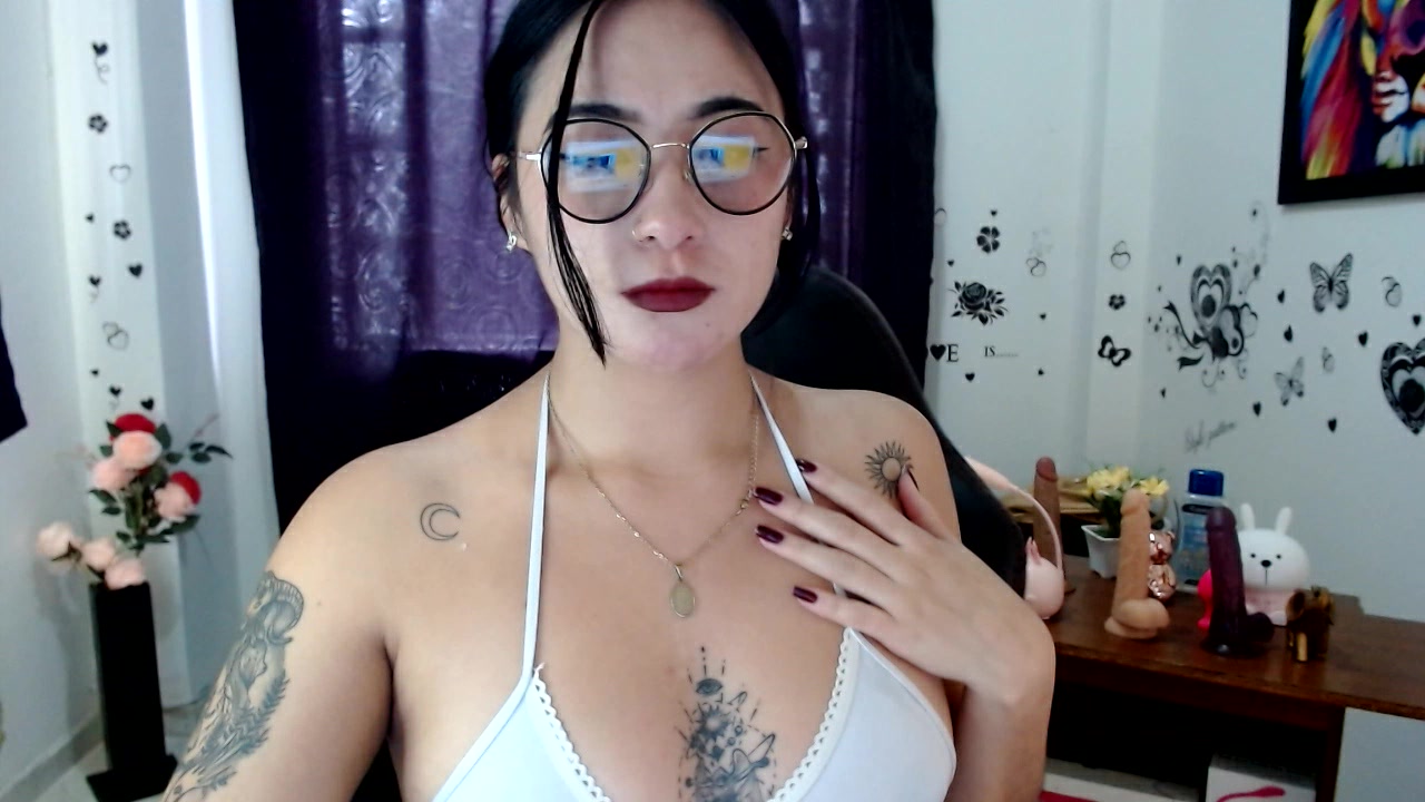 Model - SARAISABELLA_0 asian