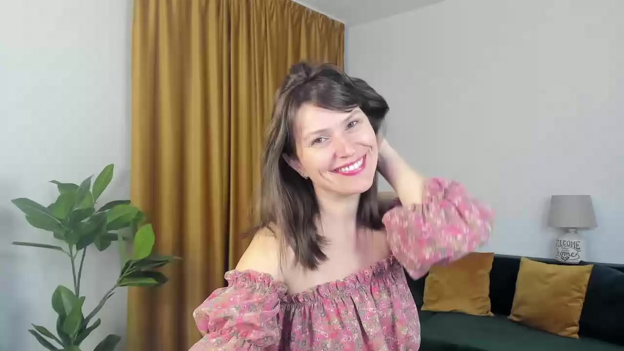 Model - Nicole Rivas Hot