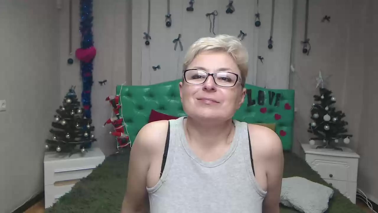 Model - EmiliaGree bigtits